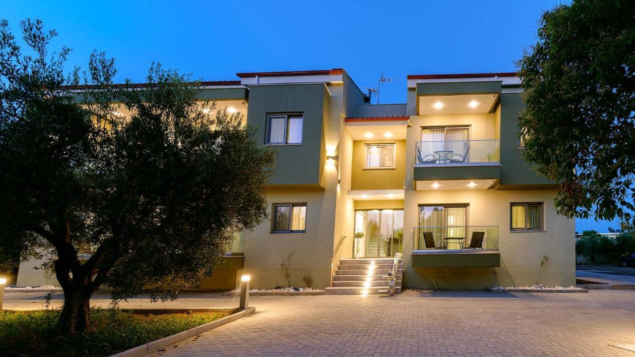 Estelle Family Luxury Apartments & Suites Gerakini Ngoại thất bức ảnh